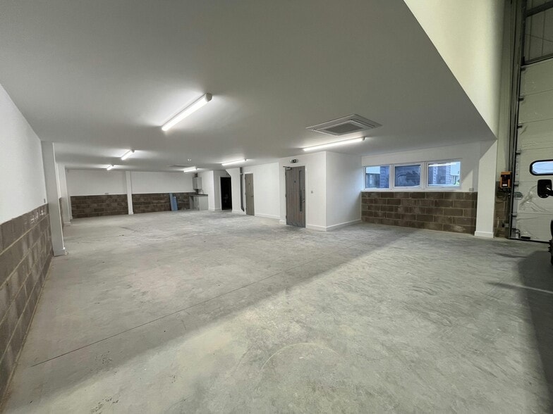 1-9 Winchester Hl, Romsey for sale - Building Photo - Image 3 of 22