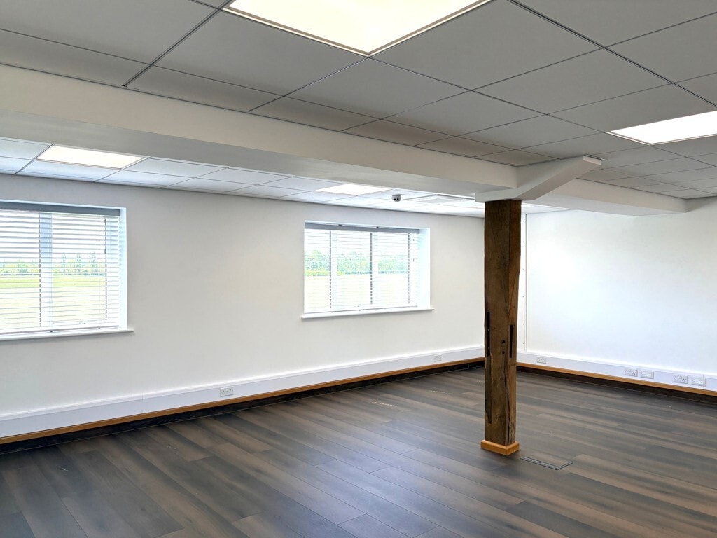 Warren House Rd, Wokingham to rent Interior Photo- Image 1 of 1