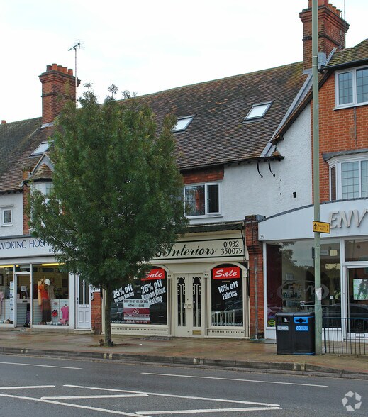 3537 Old Woking Rd, West Byfleet KT14 6LG UK