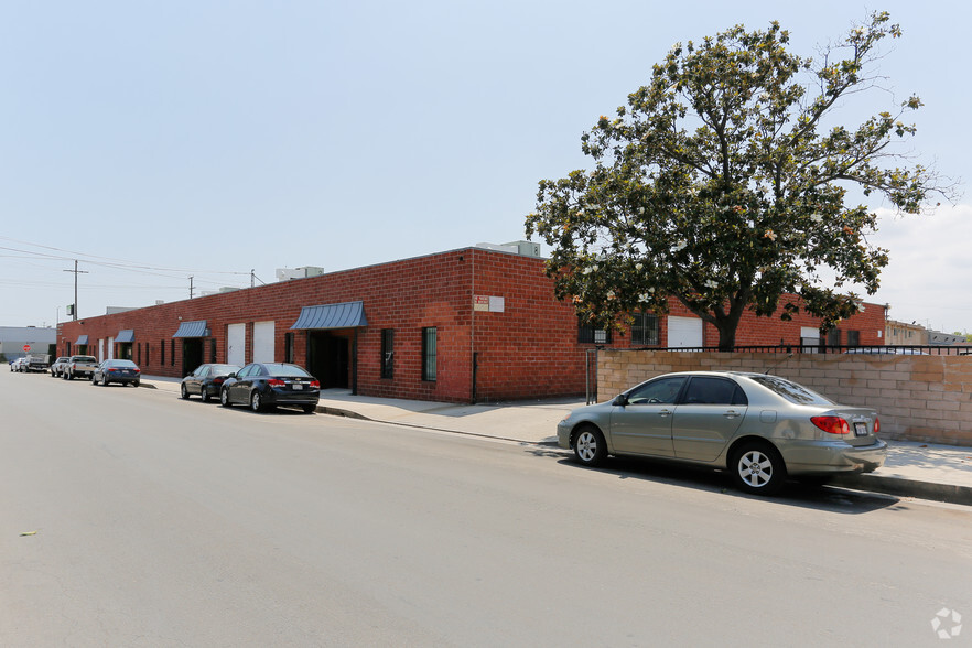 13333-13345 Saticoy St, North Hollywood, CA for rent - Building Photo - Image 3 of 8