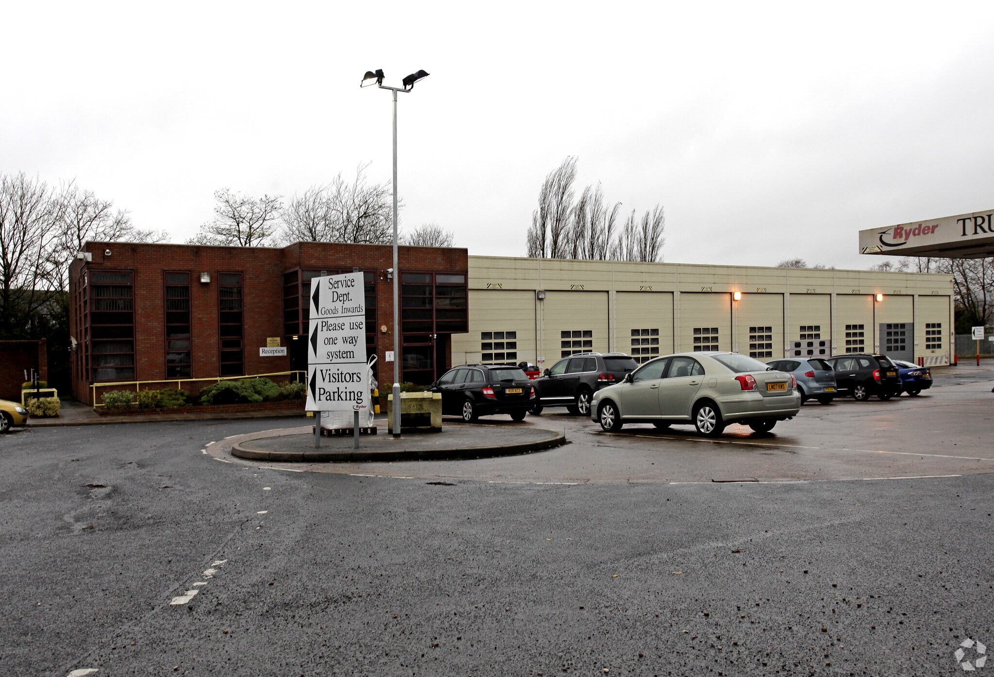 Fairfield Rd, Halesowen to rent Primary Photo- Image 1 of 3