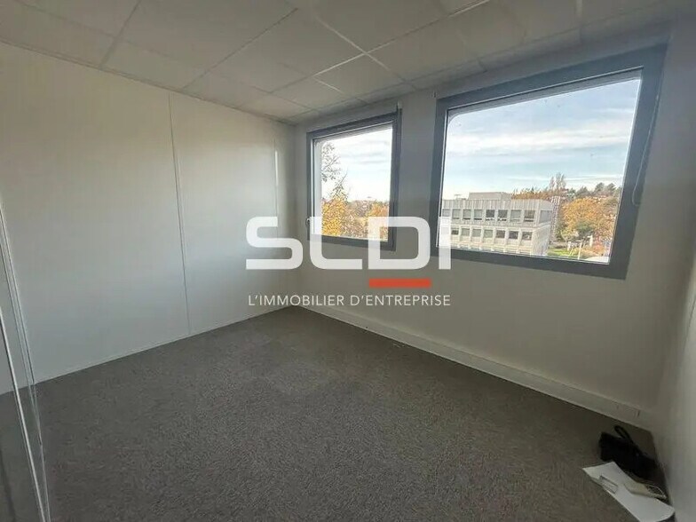 3 Chemin Du Jubin, Dardilly to rent - Interior Photo - Image 3 of 13