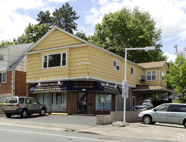 616 Clifton Ave, Clifton, NJ for sale - Primary Photo - Image 1 of 1