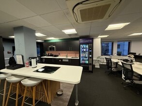 Lewins Mead, Bristol to rent Interior Photo- Image 2 of 4