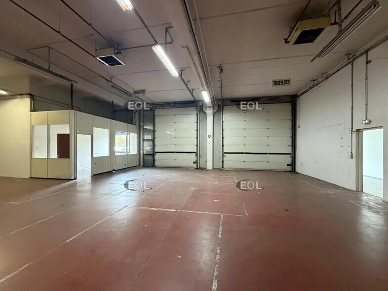 Light Industrial in Lisses to rent - Interior Photo - Image 2 of 2