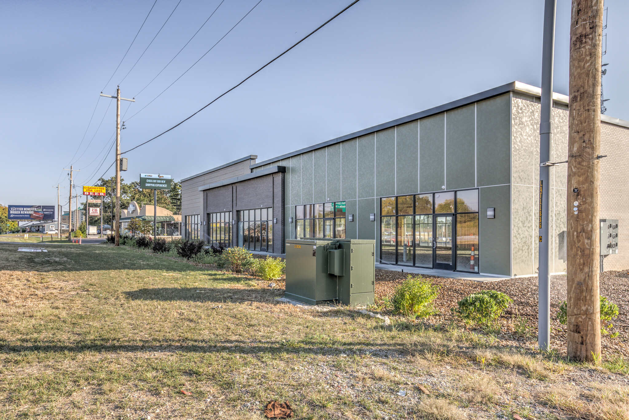 1560 Veterans Memorial Pkwy, Saint Charles, MO for rent Building Photo- Image 1 of 25