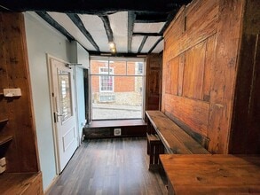 24-24A Steep Hl, Lincoln to rent Interior Photo- Image 2 of 3