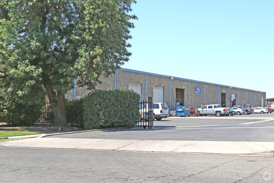 2657-2677 N Argyle Ave, Fresno, CA for rent - Building Photo - Image 3 of 7