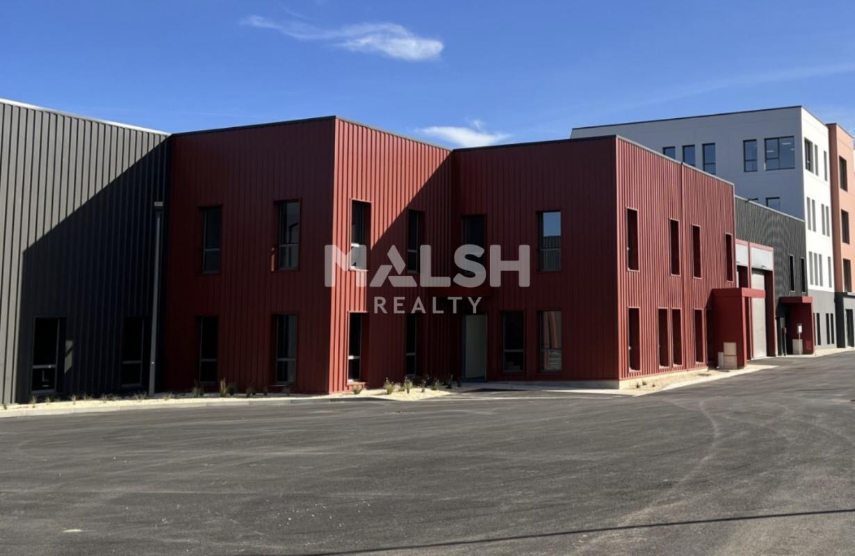 Light Industrial in Chassieu to rent Building Photo- Image 1 of 2