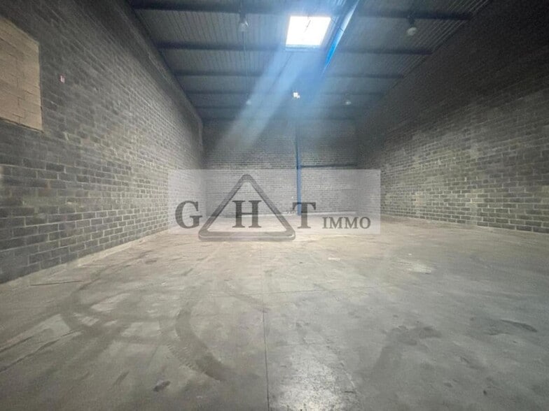 Industrial in Gennevilliers to rent - Interior Photo - Image 1 of 9
