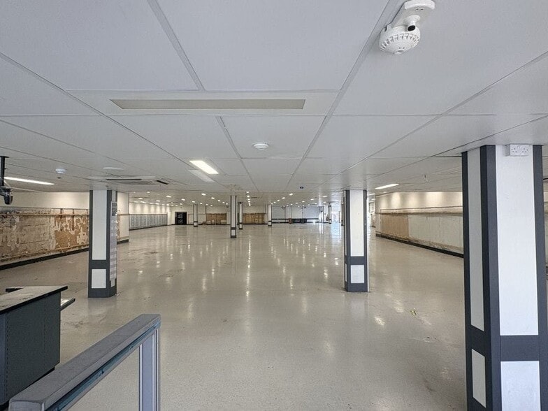 3 Market Sq, Bicester to rent - Building Photo - Image 1 of 2