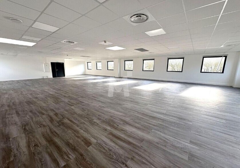 Office in Antony to rent - Interior Photo - Image 3 of 10