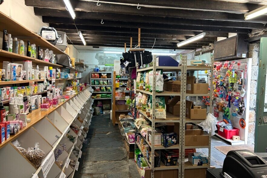 10B Coinagehall St, Helston for sale - Interior Photo - Image 2 of 3