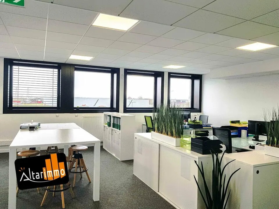 Location Bureaux 136 m² à 465 m² - Photo 1