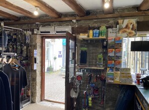 8 Castleton Rd, Hope to rent Interior Photo- Image 2 of 3