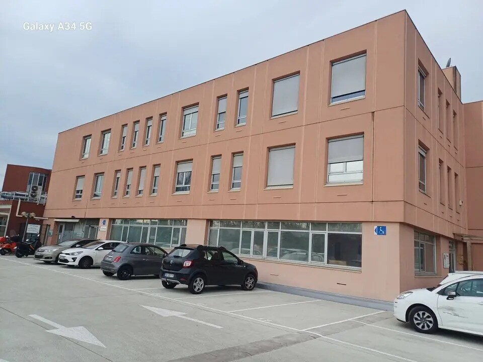 Office in Toulouse for sale Building Photo- Image 1 of 6