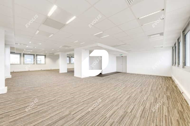 11 Avenue Morane Saulnier, Vélizy-Villacoublay to rent - Interior Photo - Image 3 of 32