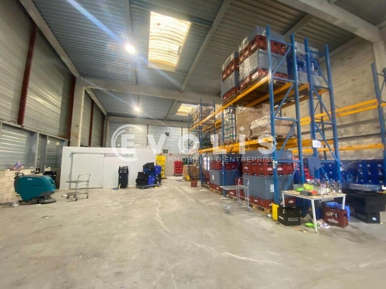 Light Industrial in Boissy Saint Leger to rent - Interior Photo - Image 1 of 28