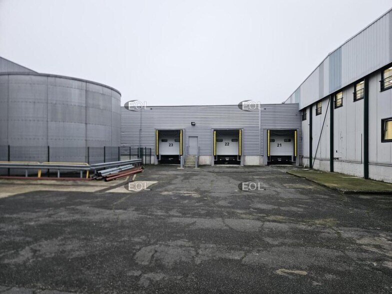 Industrial in Thiais to rent - Building Photo - Image 1 of 9