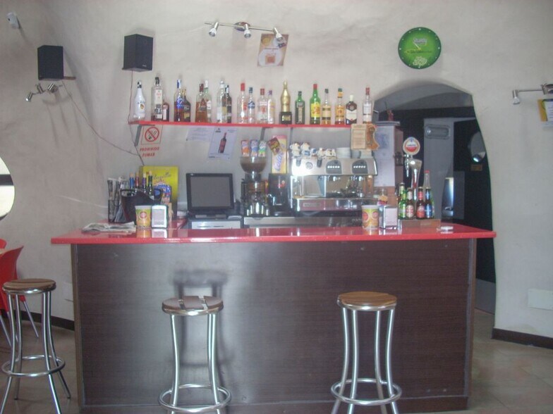 Retail in San Cebrián de Campos, Palencia for sale - Interior Photo - Image 2 of 7