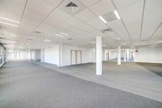 Office in Villeurbanne to rent Interior Photo- Image 1 of 4