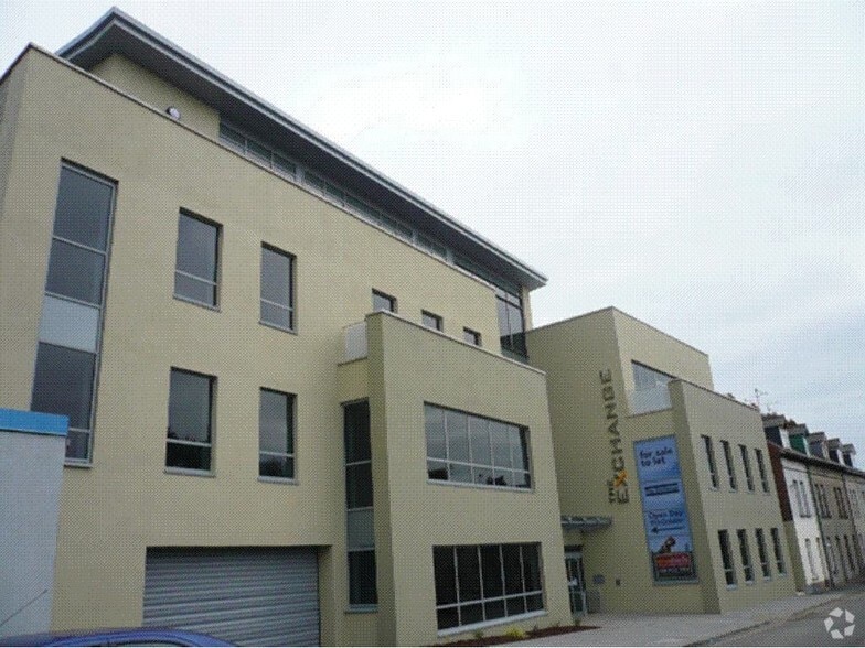 Goban St, Craigavon to rent - Primary Photo - Image 1 of 3
