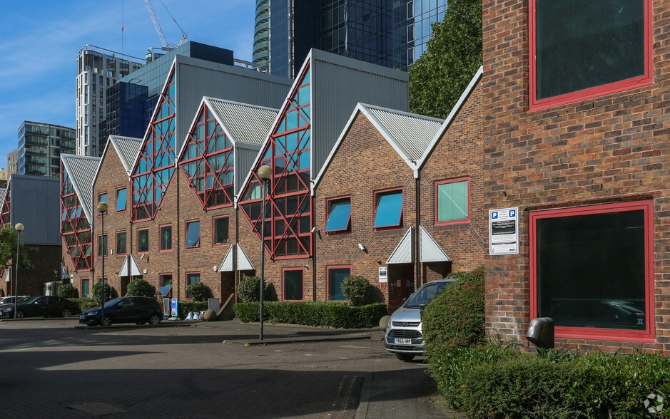 Limeharbour, London to rent - Building Photo - Image 3 of 5