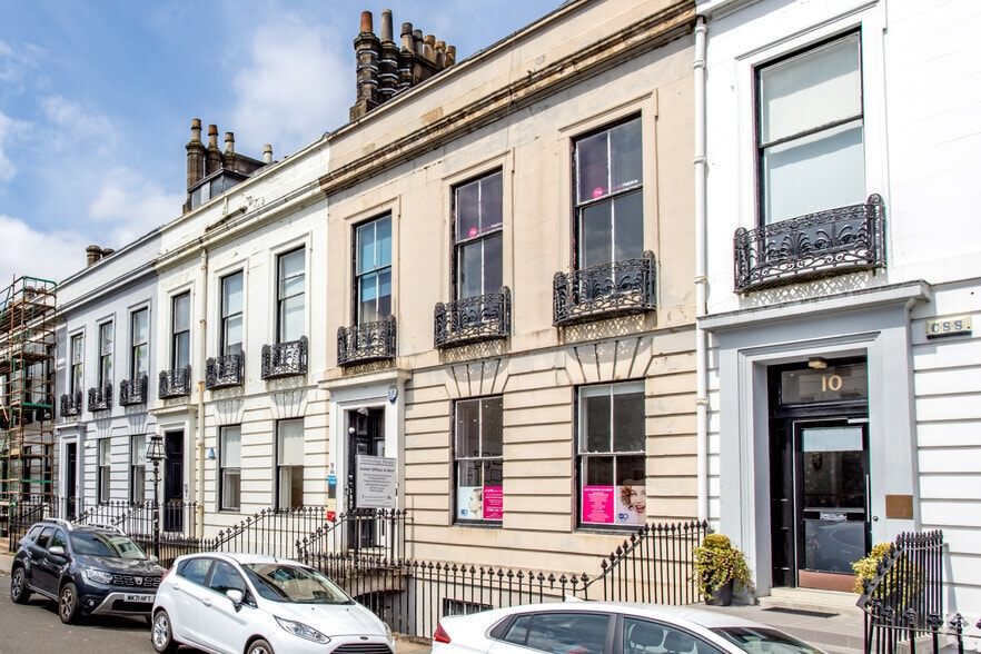 9 Newton Pl, Glasgow to rent - Building Photo - Image 2 of 13