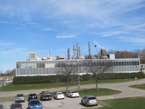 Union Carbide Dr, South Charleston, WV to rent Building Photo- Image 2 of 3