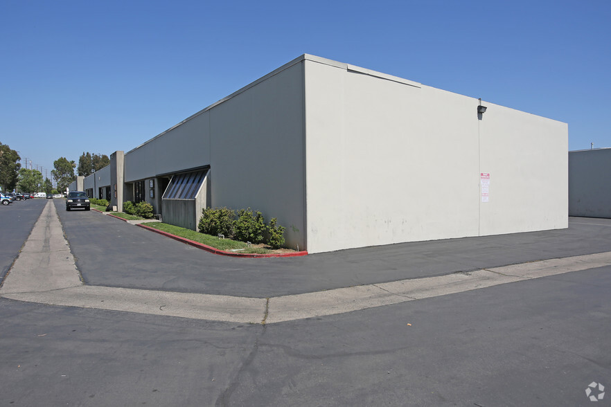 2720-2796 E Miraloma Ave, Anaheim, CA for rent - Building Photo - Image 2 of 3