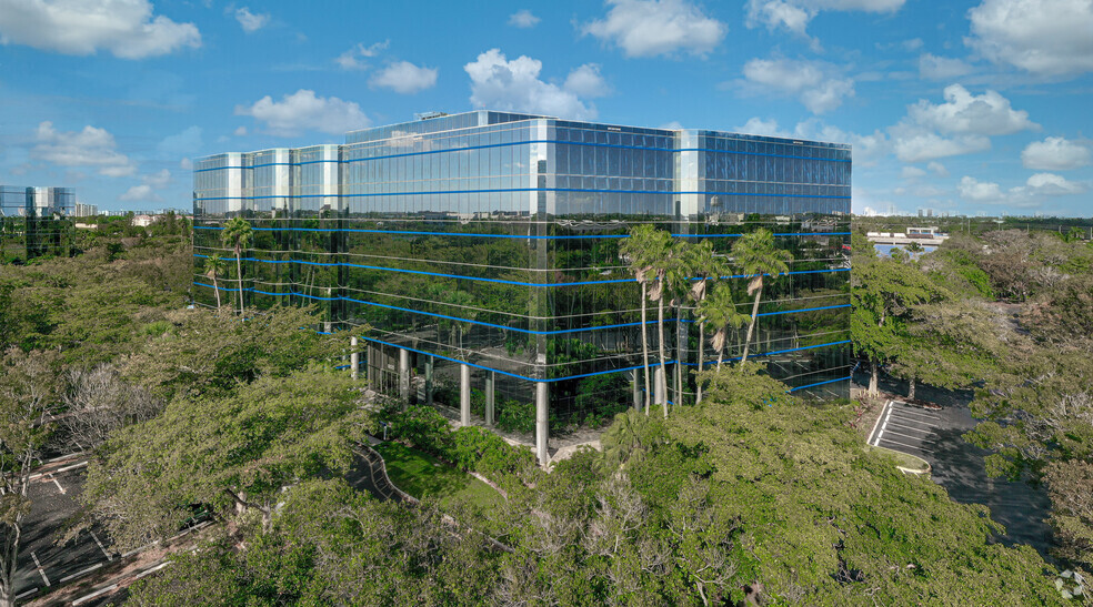 800 Corporate Dr, Fort Lauderdale, FL for rent - Building Photo - Image 1 of 7