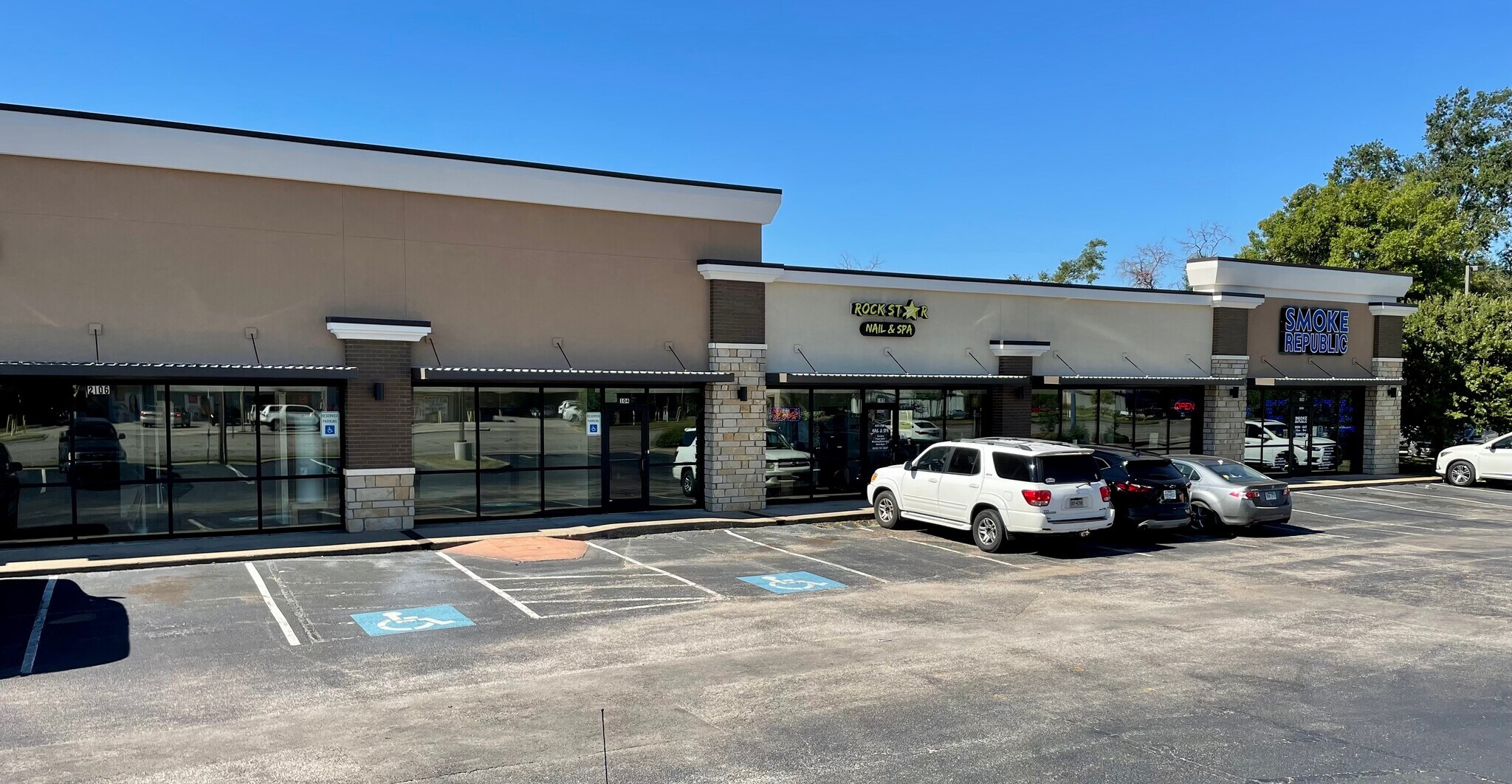 2106 W Gentry Pky, Tyler 75702 Gentry Plaza