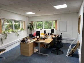 Winnall Valley Rd, Winchester to rent Interior Photo- Image 1 of 2