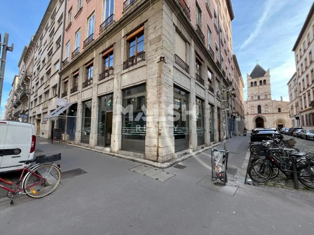 Retail in Lyon to rent Building Photo- Image 1 of 9