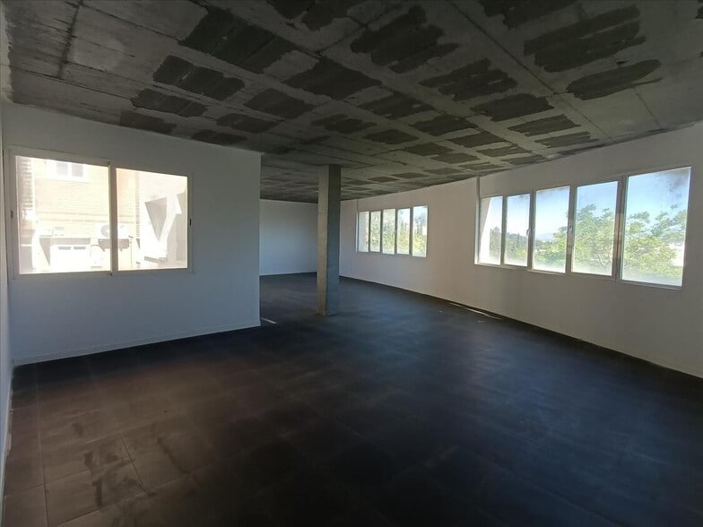Office in Santa Coloma de Cervelló, Barcelona for sale - Interior Photo - Image 2 of 3