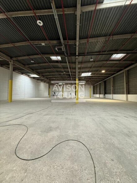 Light Industrial in Rosny-sous-Bois to rent - Interior Photo - Image 2 of 8