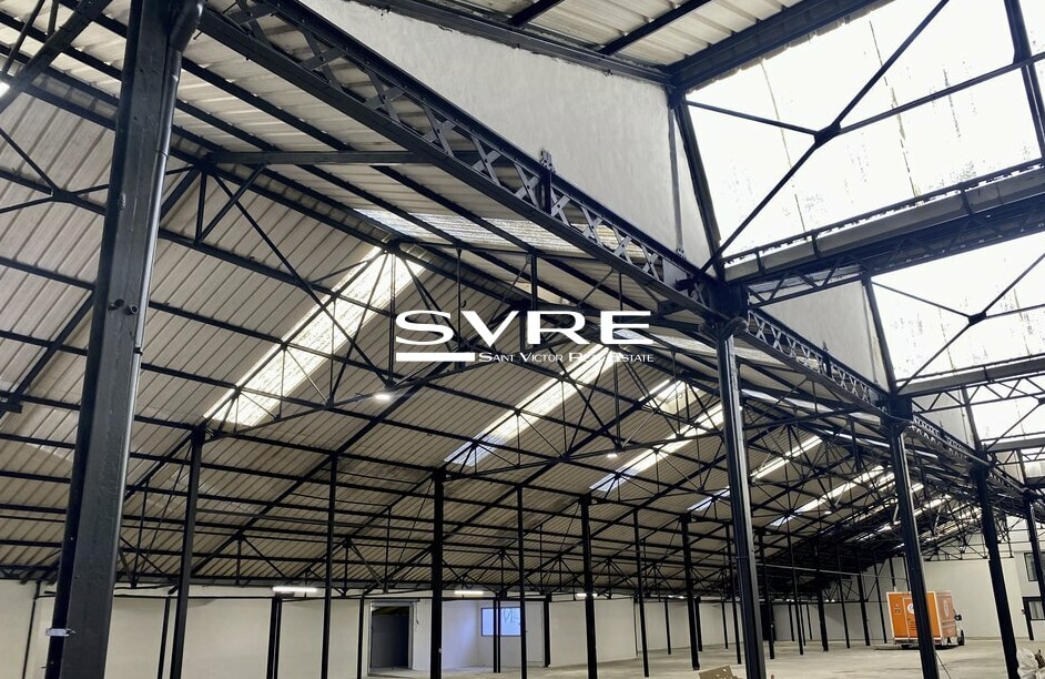 Light Industrial in Marseille to rent Interior Photo- Image 1 of 6