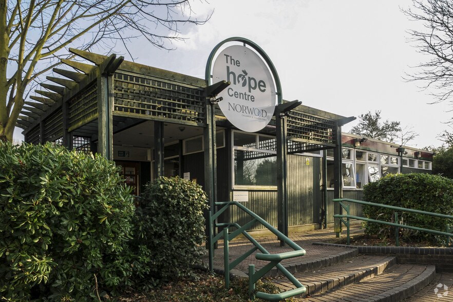 228 Walm Ln, London for sale - Primary Photo - Image 1 of 1