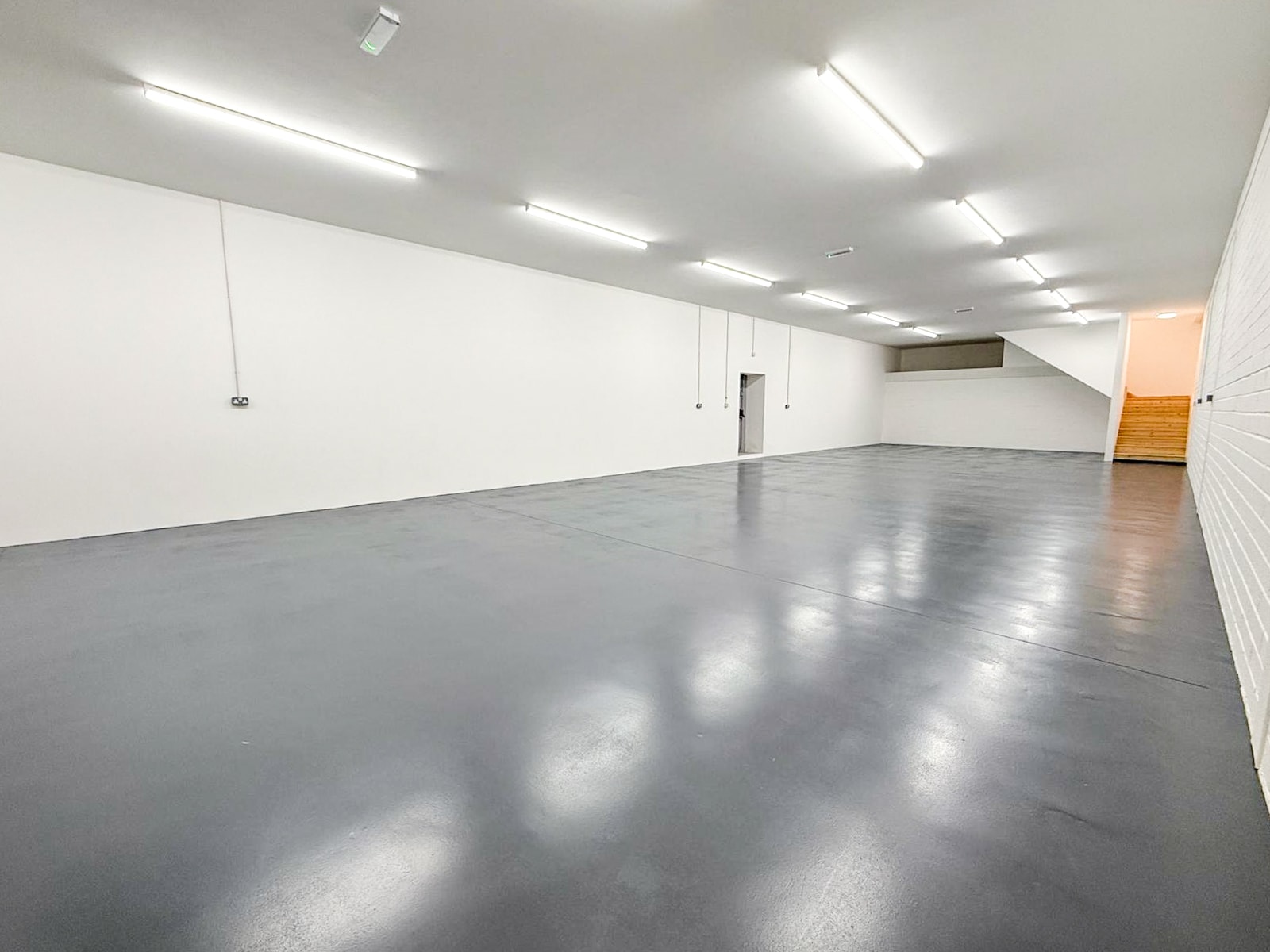 West Rd, London to rent Primary Photo- Image 1 of 12