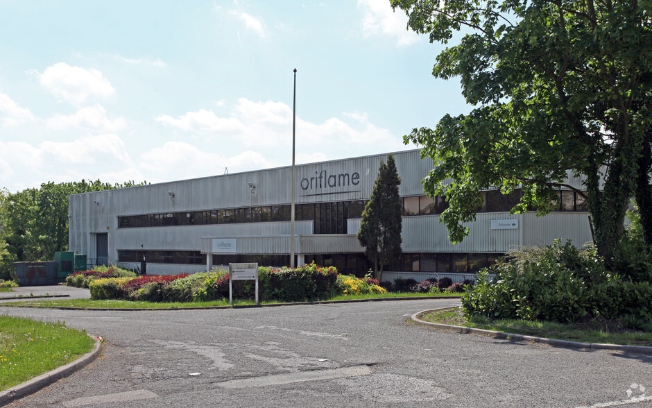 Tilers Rd, Milton Keynes to rent - Building Photo - Image 2 of 5