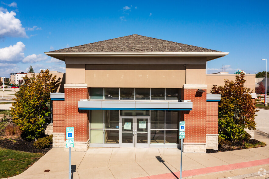 85 Yorktown Shopping Ctr, Lombard, IL for rent - Building Photo - Image 3 of 7