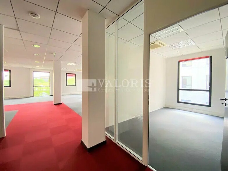 97 Allée Alexandre Borodine, Saint-Priest to rent - Building Photo - Image 1 of 16