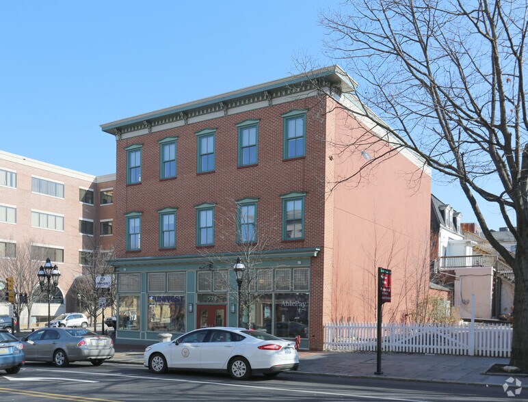 574 Main St, Bethlehem, PA for rent - Primary Photo - Image 1 of 14