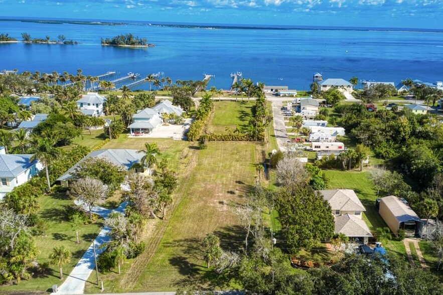 13405 N Indian River Dr, Sebastian, FL for sale - Primary Photo - Image 1 of 1