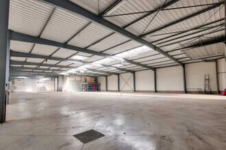 Light Industrial in Tremblay-en-France to rent Interior Photo- Image 2 of 15