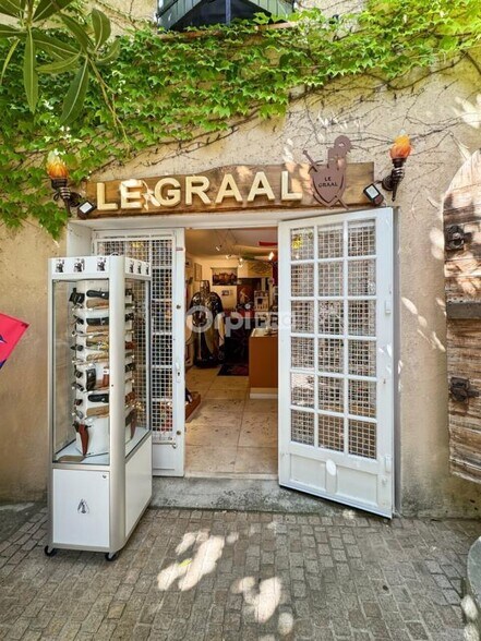 Retail in Le Castellet to rent - Building Photo - Image 2 of 6