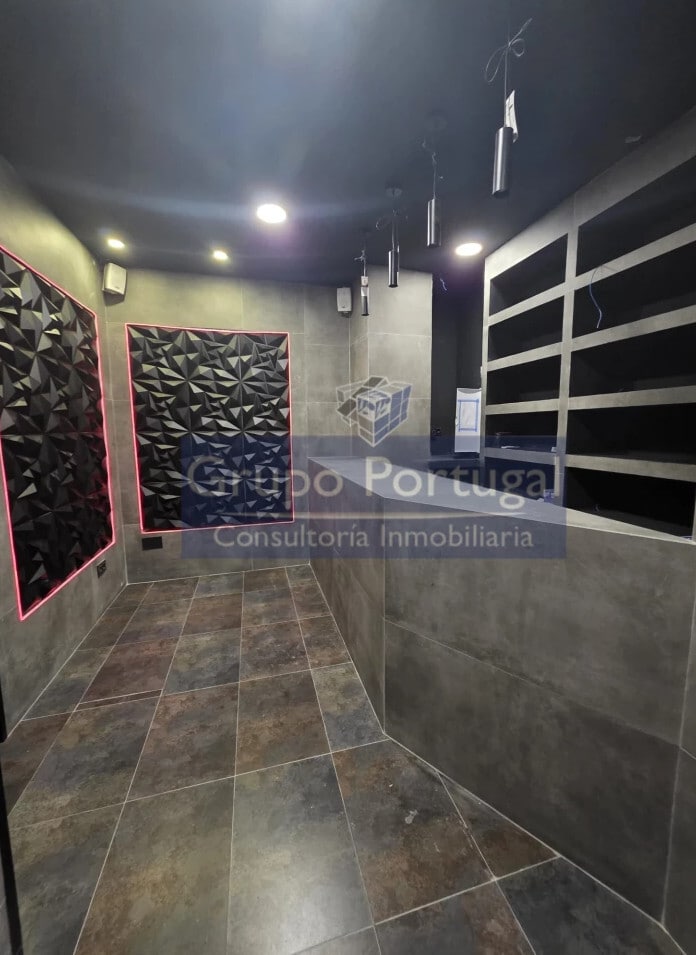 Retail in Madrid, Madrid to rent Interior Photo- Image 1 of 7