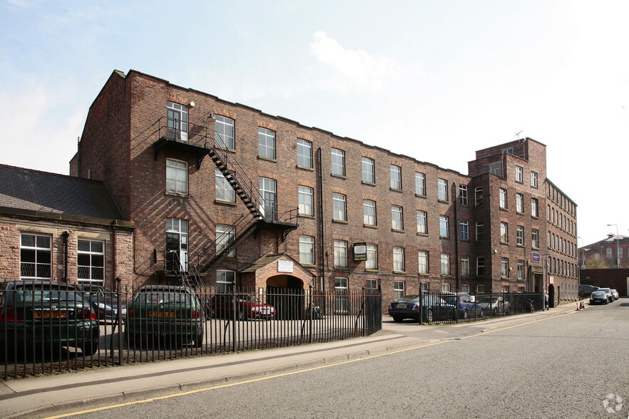 Park Ln, Macclesfield to rent - Building Photo - Image 2 of 3