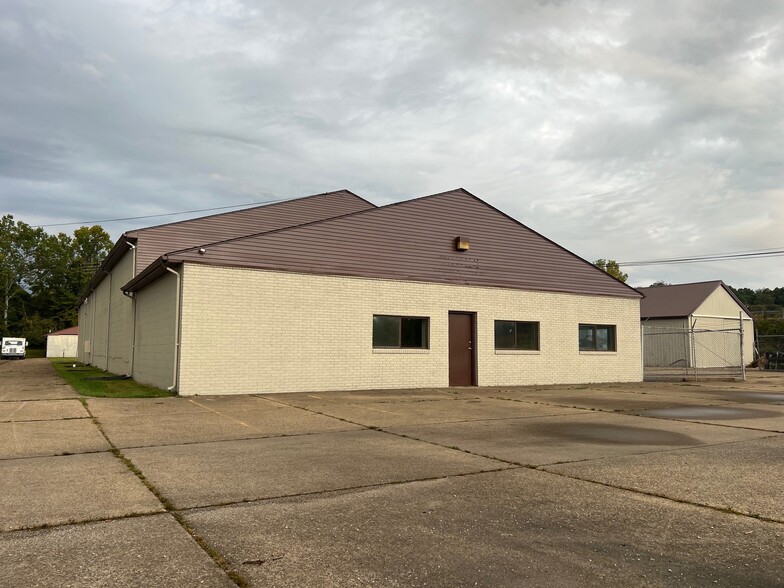 1321 DuPont Rd, Parkersburg, WV for rent - Building Photo - Image 1 of 21