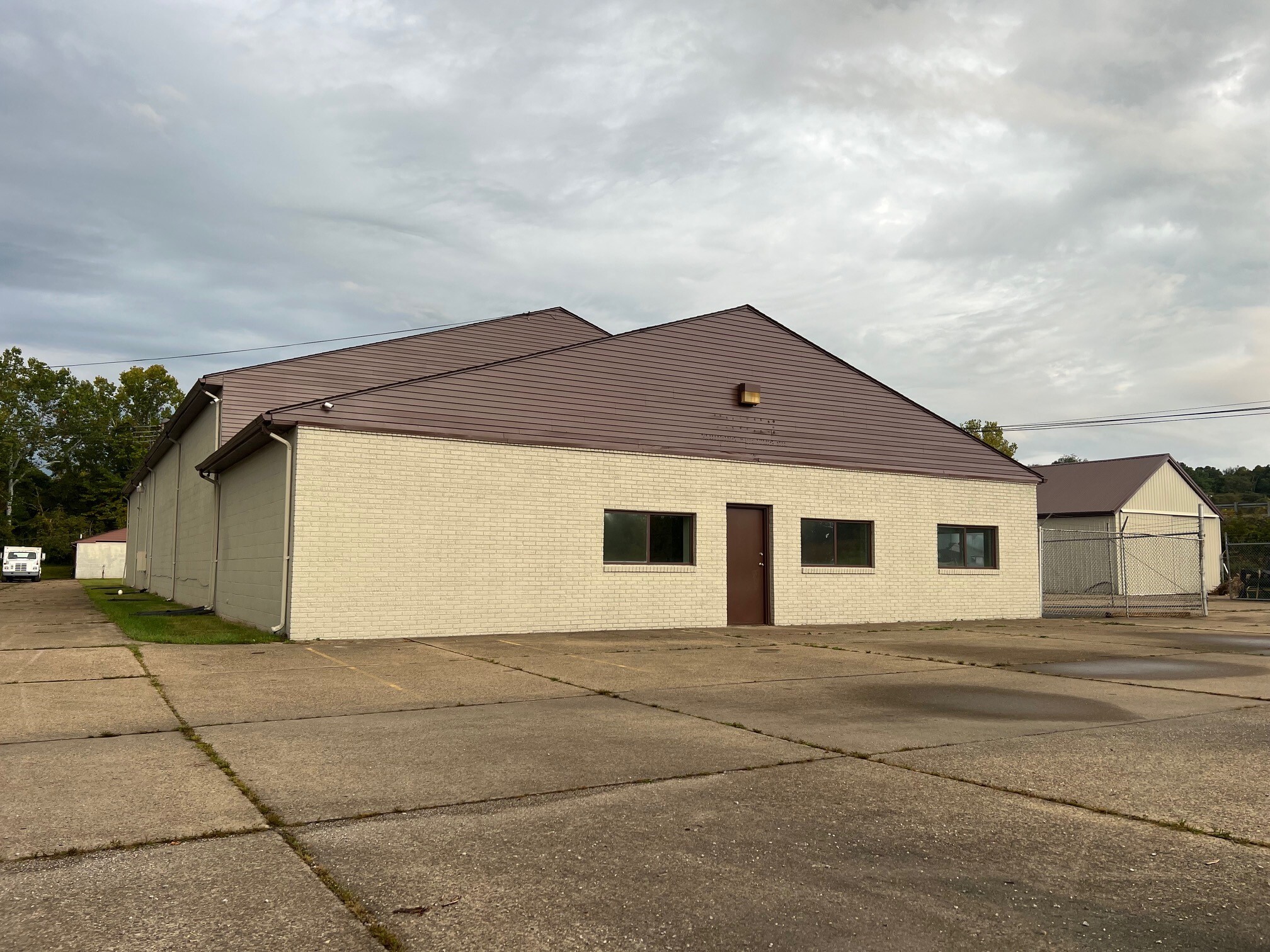 1321 DuPont Rd, Parkersburg, WV for rent Building Photo- Image 1 of 22